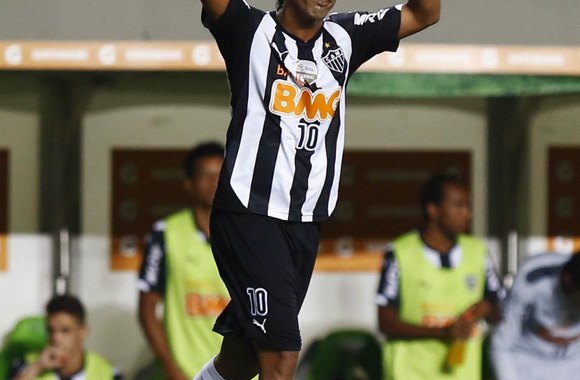Ronaldinho švenčia 34-ąjį gimtadienį