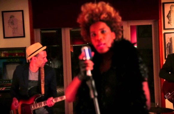 VIDEO kadras: \"Bang Bang\" - Macy Gray
