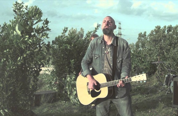 VIDEO kadras: Fink - Looking Too Closely (Official Music Video)