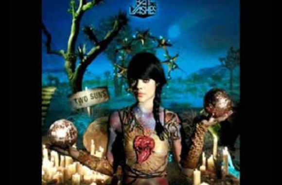 VIDEO kadras: „Bat For Lashes“ – „Siren Song“