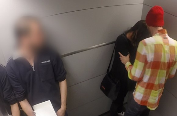 VIDEO kadras: Socialinis eksperimentas: smurtas lifte