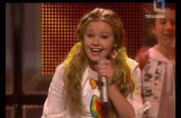 VIDEO kadras: Paulina Skrabytė - Debesys (Lithuania) - Junior Eurovision Song Contest 2011 Yerevan