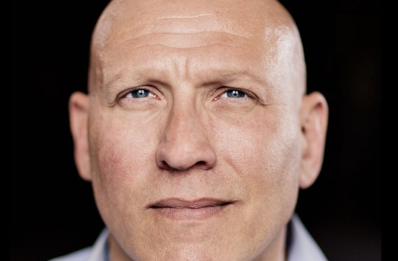 eksperimentas-6-fotografai-ir-skirtingos-vieno-zmogaus-istorijos