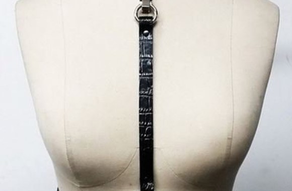 Dizainerės Zanos Bayne kurtų diržų kolekcija