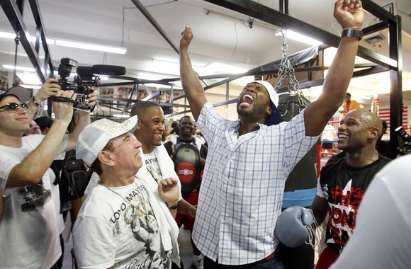 50 Cent demonstruoja nugalėtojo povyzą