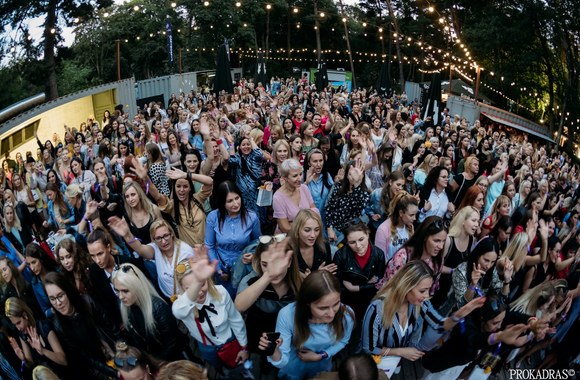 Pajūryje I.Stonkuvienė subūrė daugiau nei 800 moterų/Organizatorių nuotr.