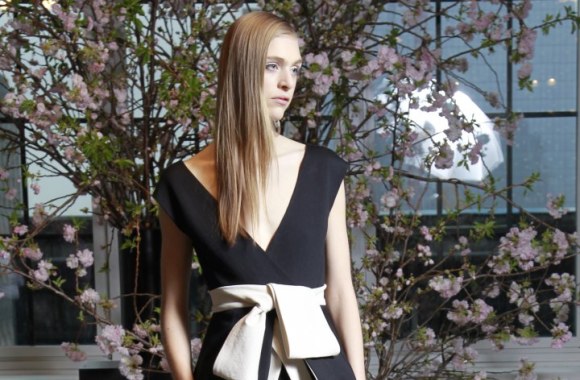 „Donna Karan“ 2016 m. kruizinės kolekcijos modelis