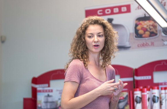 Žinomi žmonės ragavo grilio patiekalus