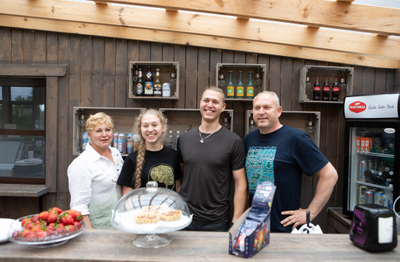 Dalius ir Gražina Dulskai su vaikais Brigita ir Edvinu / Kristinos Kučinskaitės nuotr.