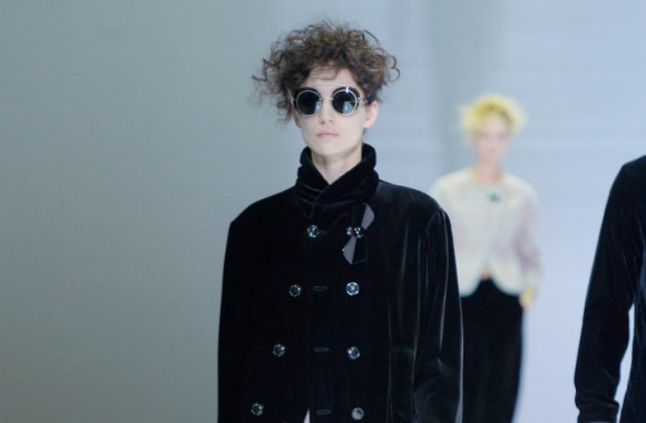 „Giorgio Armani“ 2016 m. rudens-žiemos kolekcijos modelis