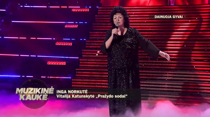 Inga Norkutė šou „Muzikinė kaukė“ įkūnija Vitaliją Katunskytę / Stop kadras