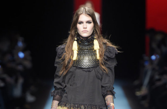 „Dsquared2“ 2016 m. rudens-žiemos kolekcijos modelis