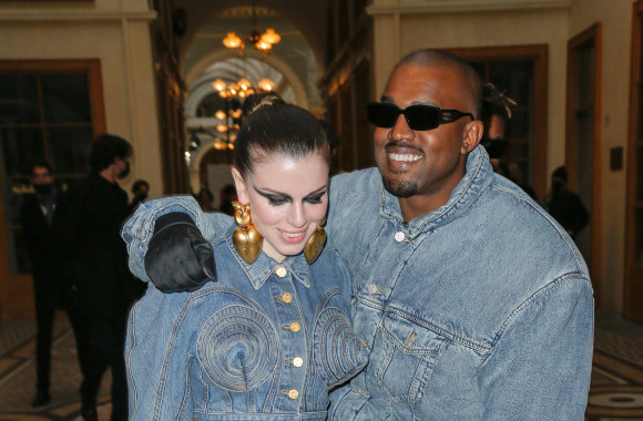 Kanye Westas ir Julia Fox / Scanpix nuotr.