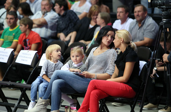 Jono Mačiulio žmona Agnė (kairėje)