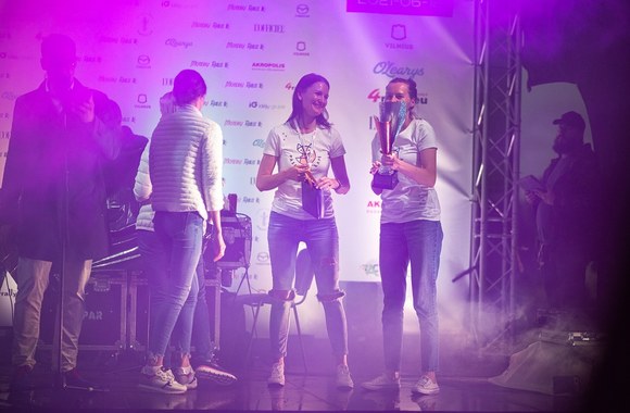 „Moterų ralio“ apdovanojimų akimirka