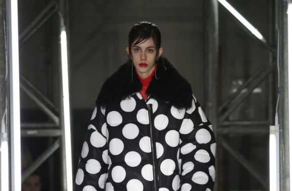 „MSGM“ 2016 m. rudens-žiemos kolekcijos modelis