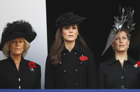 Camilla (kairėje), Catherine (centre) ir Sophie