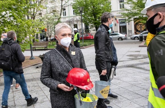 Prie Vyriausybės vyko akcija „Kultūros statybos": žinomi žmonės išreikė nepasitenkinimą valdžios sprendimais/ Pauliaus Peleckio „ŽMONĖS Foto“ nuotr.