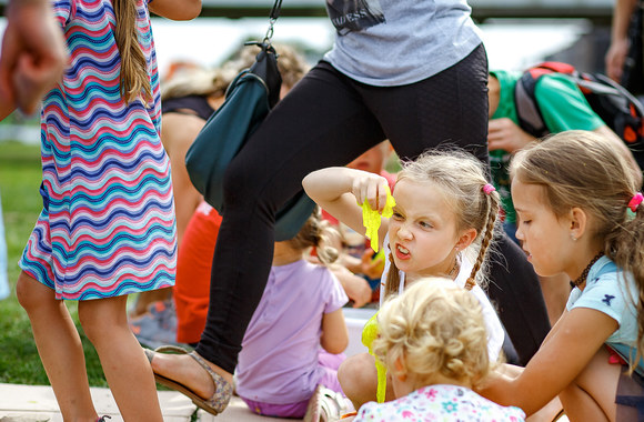 „Mamų unijos“ 10-ties metų jubiliejus prie Baltojo tilto, Vilniuje