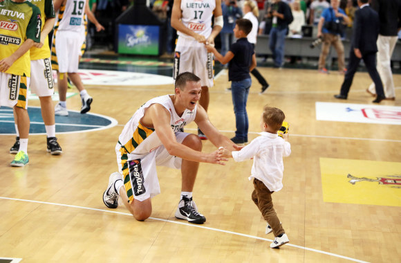 Vaikai sveikina tėvus