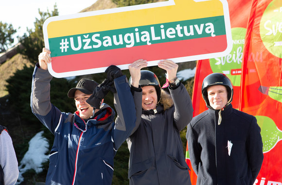 Žiemą vaikai tradiciškai palydi ant slidžių / G. Skaraitienės nuotr.