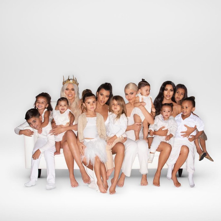 Kardashianų šeimos seserys su vaikais