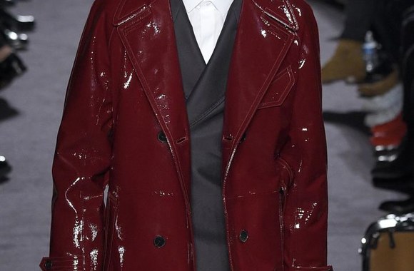 Lakinė oda ant podiumo