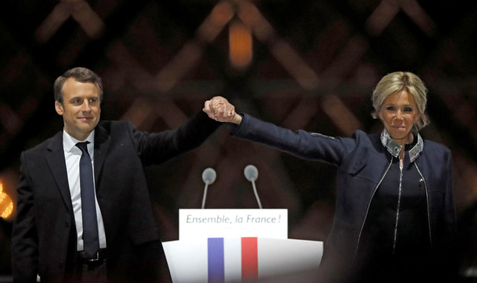 Prancūzijos prezidentas Emmanuelis Macronas su žmona Brigitte Trogneux pasaulį žavi savo meilės istorija / Scanpix nuotr. 