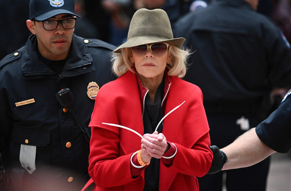 Jane Fonda protestuoja prieš klimato kaitą / „Scanpix“ nuotr.