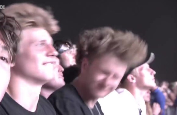 foals-two-steps-twice-live-reading-festival-2016-hd