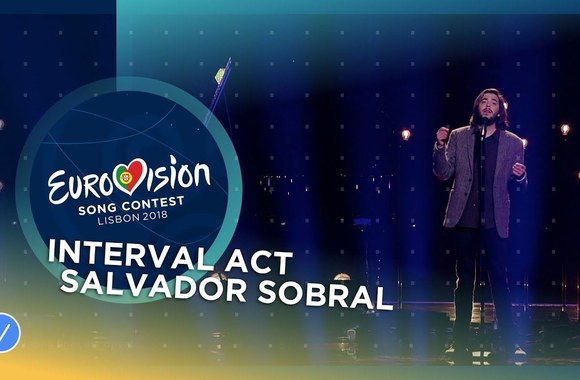 salvador-sobral-performs-with-caetano-veloso-at-the-grand-final-of-the-2018-eurovision-song-contest