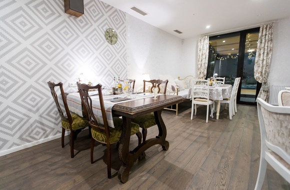 Šventinės vakarienės makaronų namuose akimirka