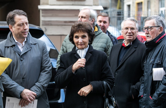 Teatro gatvėje atidengta atminimo lenta, skirta Persitvarkymo sąjūdžio steigėjui, Nepriklausomybės akto signatarui Romualdui Ozolui/Pauliaus Peleckio/„ŽMONĖS Foto“ nuotr.